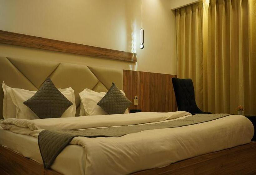 디럭스 룸 킹사이즈 침대, Jannat