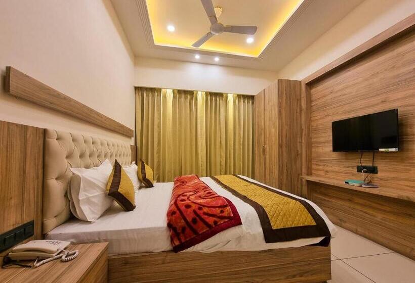 디럭스 룸 킹사이즈 침대, Jannat