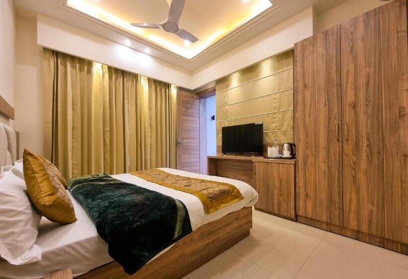 디럭스 룸 킹사이즈 침대, Jannat