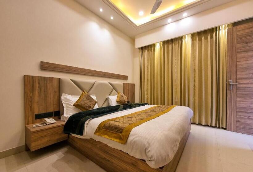 디럭스 룸, Jannat