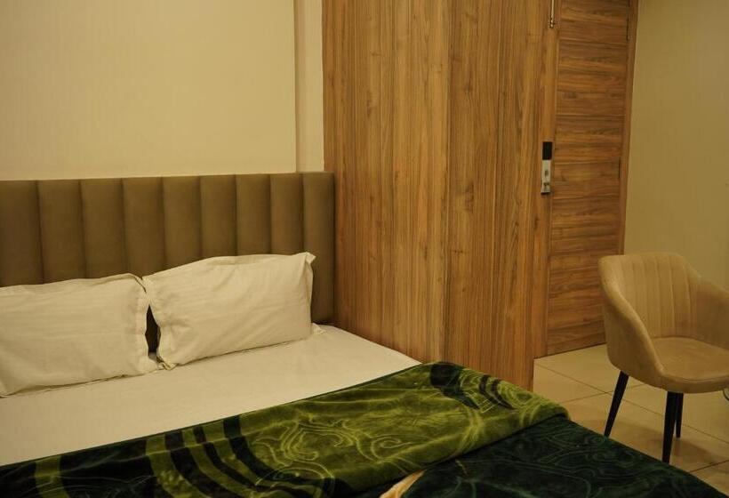 이코노미 싱글 룸, Jannat