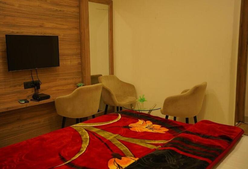 이코노미 싱글 룸, Jannat