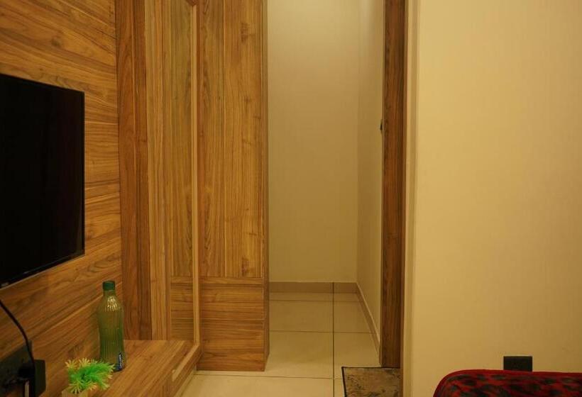 이코노미 룸, Jannat