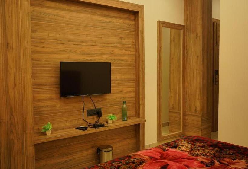 이코노미 룸, Jannat