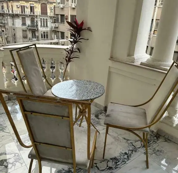 اتاق لوکس با بالکن, Palace Court