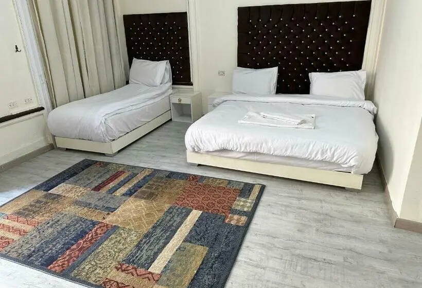 اتاق استاندارد سه تخته با بالکن, Palace Court
