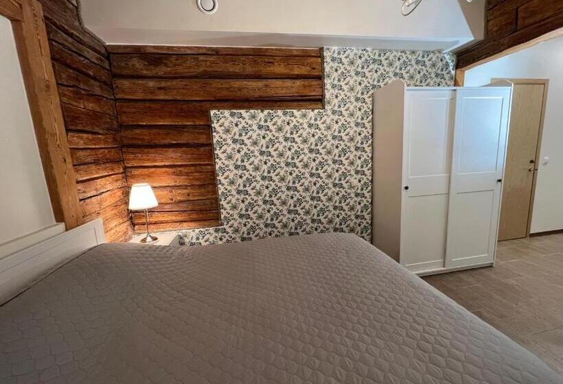 اتاق لوکس, Karlova Manor Apartments