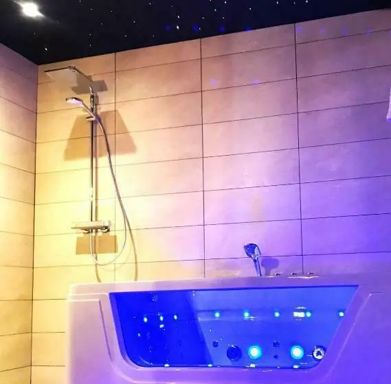 キングサイズベッドのスタンダードルーム, La Passionnante Gîte Avec Spa Privatif