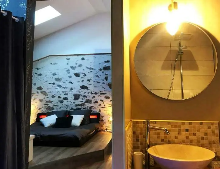 キングサイズベッドのスタンダードルーム, La Passionnante Gîte Avec Spa Privatif