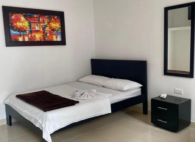 ベーシックトリプルルーム, Luz Mery