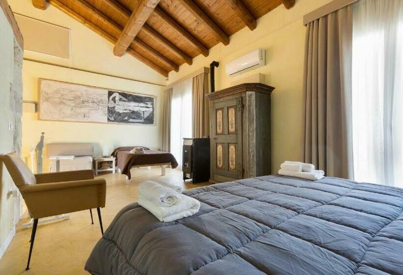 سوییت با چشم‌انداز استخر, Falcon Country Suite