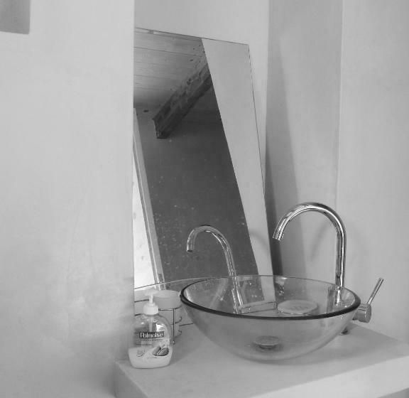 سوییت با چشم‌انداز استخر, Falcon Country Suite