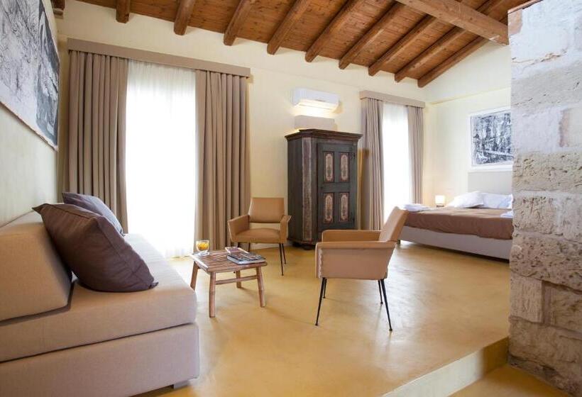 سوییت با چشم‌انداز استخر, Falcon Country Suite