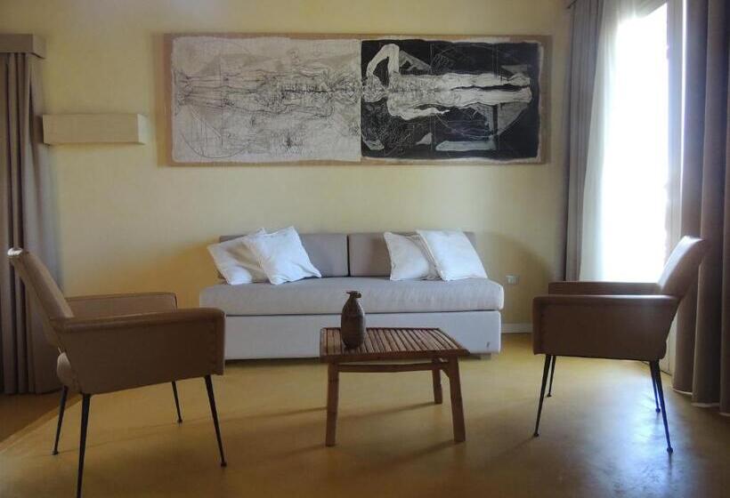 سوییت با چشم‌انداز استخر, Falcon Country Suite