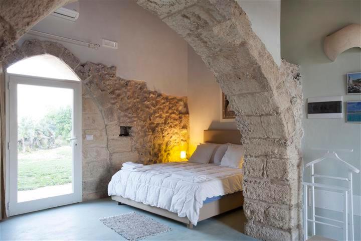 سوییت با چشم‌انداز باغ, Falcon Country Suite