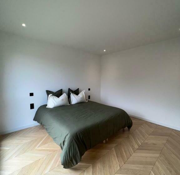 בית, 4 חדרי שינה, Les Trois Cyprès