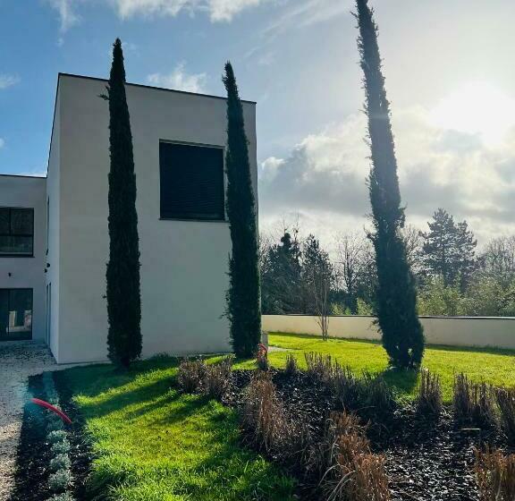 בית, 4 חדרי שינה, Les Trois Cyprès