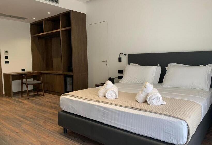 اتاق لوکس چهار تخته, Black Diamond Hotel Dhermi