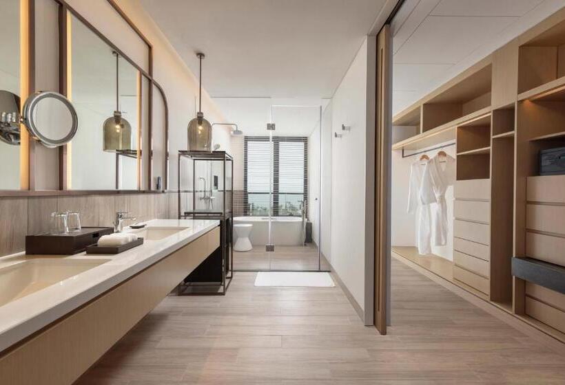 استودیو کلوب, Hyatt Regency Sanya Tianli Bay