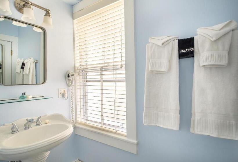 Quarto Estandar, Admiral S Landing