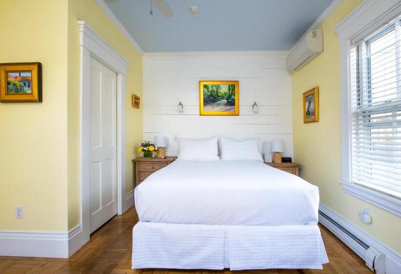 Quarto Estandar, Admiral S Landing