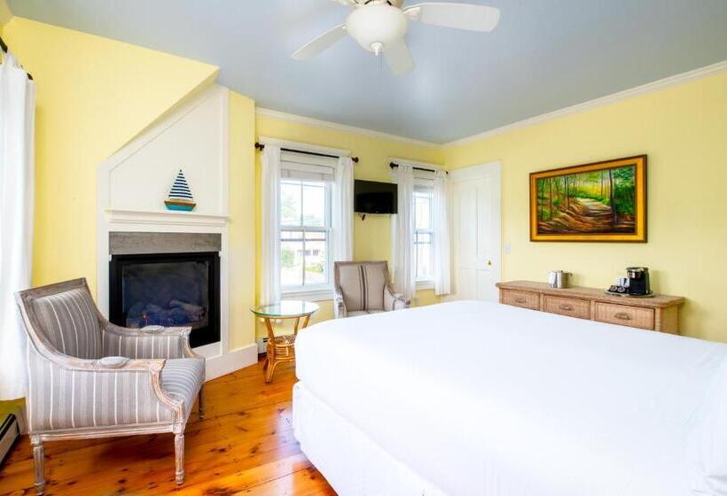 자쿠지 스위트, Admiral S Landing