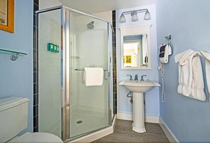 스탠다드 스튜디오, Admiral S Landing