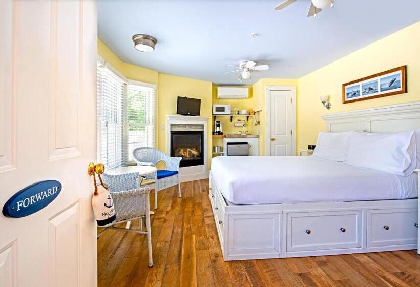 스탠다드 스튜디오, Admiral S Landing