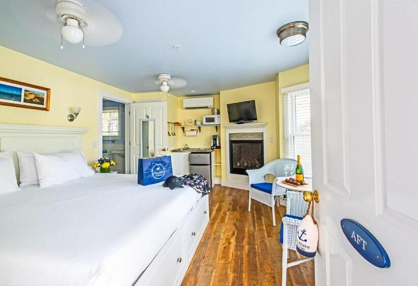 스탠다드 스튜디오 킹침대, Admiral S Landing