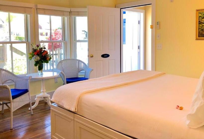 스탠다드 스튜디오 킹침대, Admiral S Landing