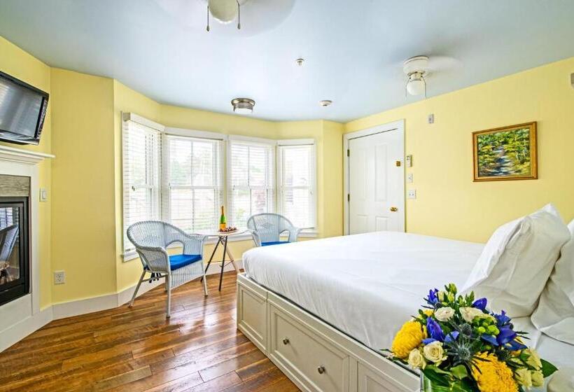 스탠다드 스튜디오 킹침대, Admiral S Landing