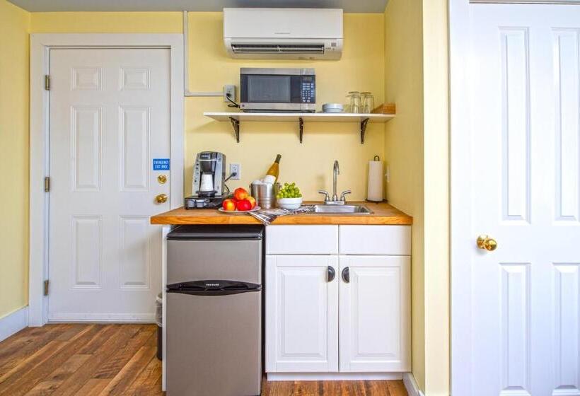 스위트 킹사이즈 침대, Admiral S Landing