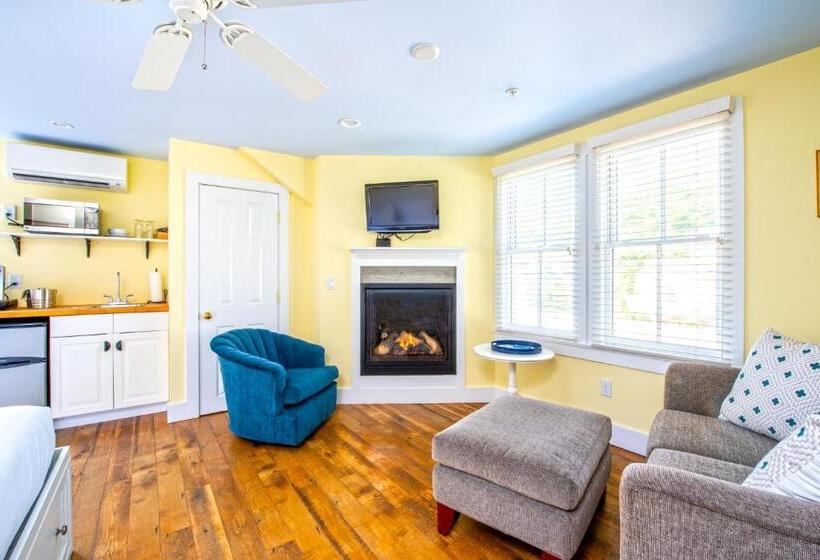 스위트 킹사이즈 침대, Admiral S Landing