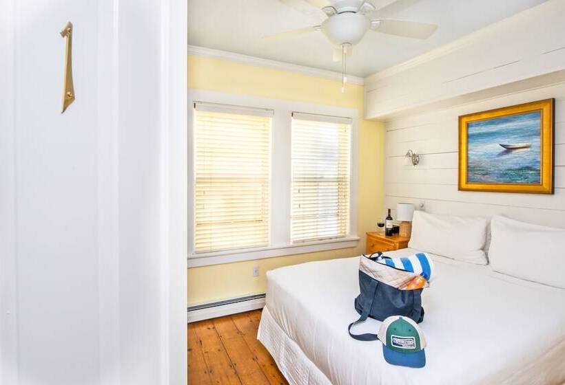 Quarto Estandar, Admiral S Landing
