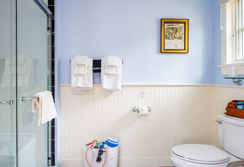 스탠다드 스튜디오, Admiral S Landing