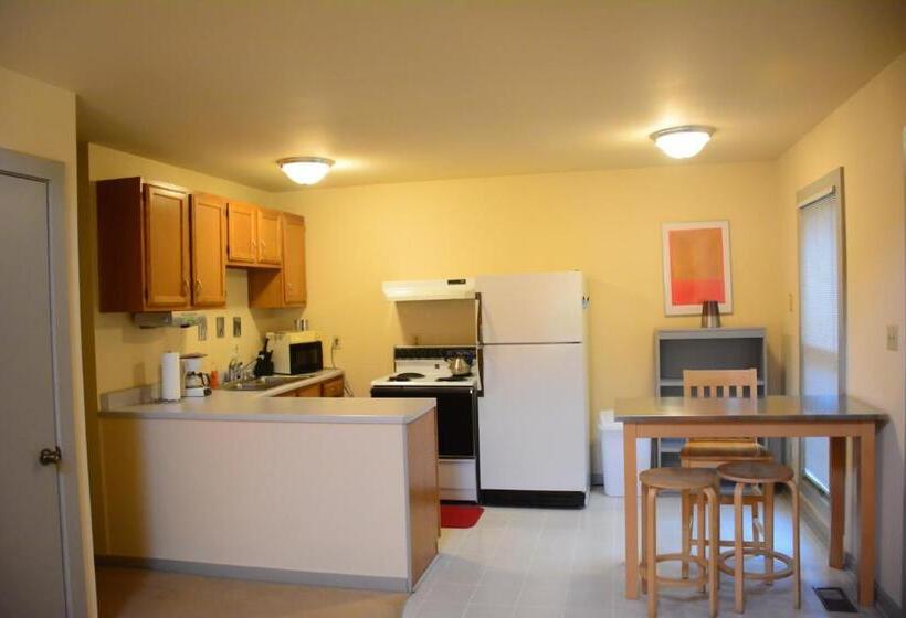 سوییت, Stone Soup Inn