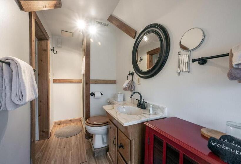 اتاق لوکس با تخت دو نفره بزرگ, Stone Soup Inn