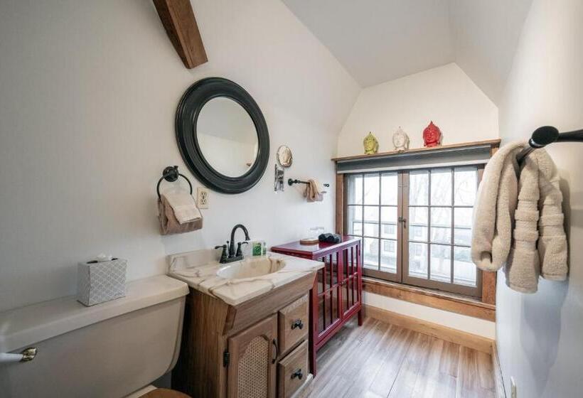 اتاق لوکس با تخت دو نفره بزرگ, Stone Soup Inn