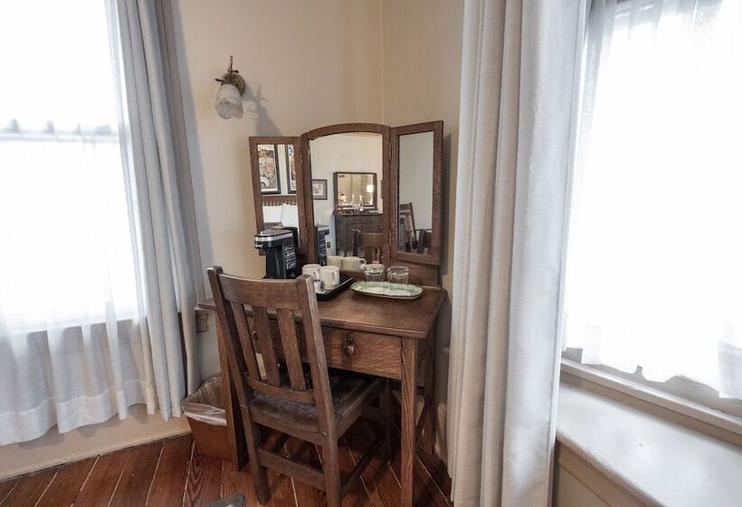 اتاق استاندارد با سرویس بهداشتی مشترک, Stone Soup Inn