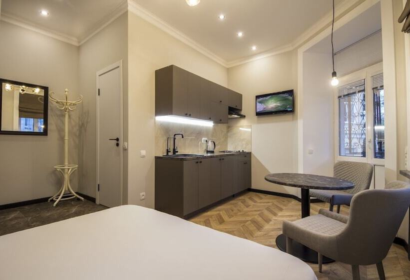 1 Szobás Apartman Erkéllyel, Central Dayflat Apartments