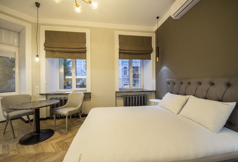 1 Szobás Apartman Erkéllyel, Central Dayflat Apartments