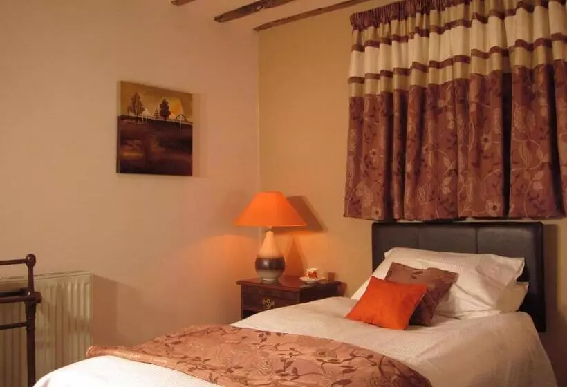 Standard Yhden Hengen Huone, Colston Hall Farmhouse B&b