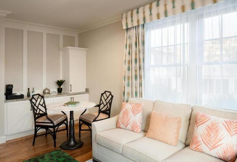 جناح لذوى الاحتياجات الخاصة, Atwater