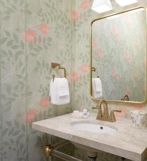 جناح لذوى الاحتياجات الخاصة, Atwater