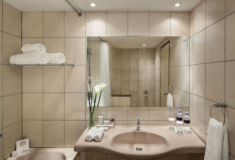 اتاق کلاسیک, Des Mille Collines