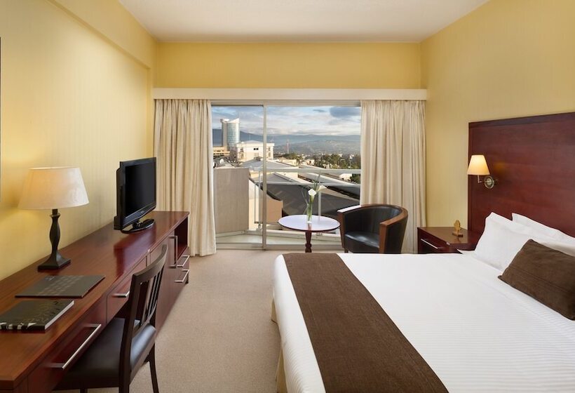 اتاق کلاسیک, Des Mille Collines