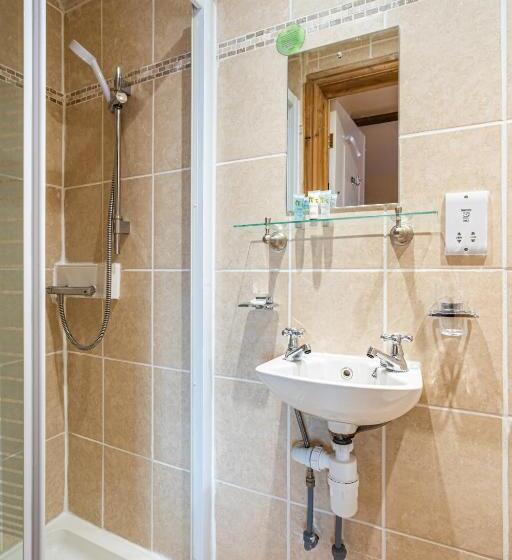 اتاق استاندارد, The Village Inn