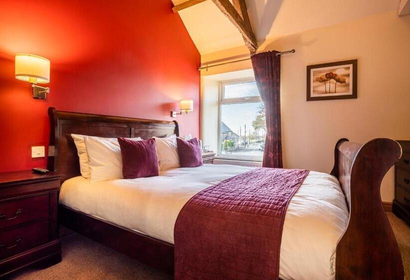 اتاق استاندارد, The Village Inn