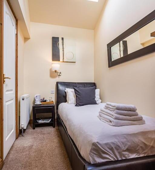 اتاق عادی یک تخته, The Village Inn