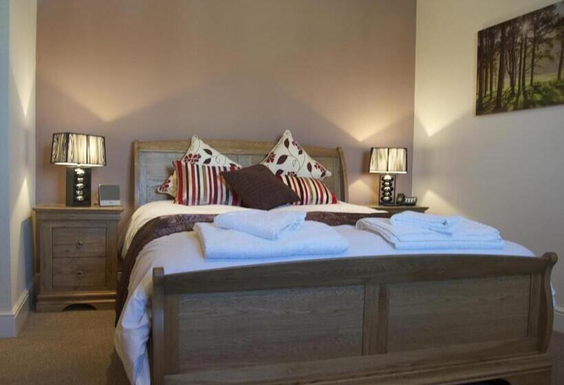 家庭间, The Walnut Tree Inn